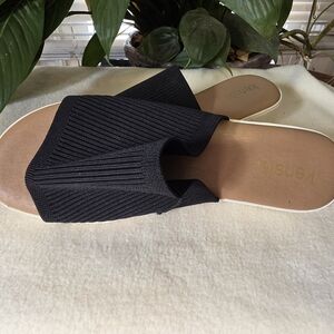 🌟🌟Kensie Black and Tan Women's Sandals🌟🌟